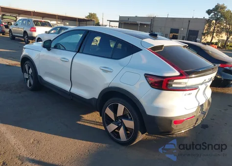 2023 Volvo C40 Recharge Pure Electric Twin Ultimate z USA, uszkodzony, nr VIN YV4ED3GM4P2032806